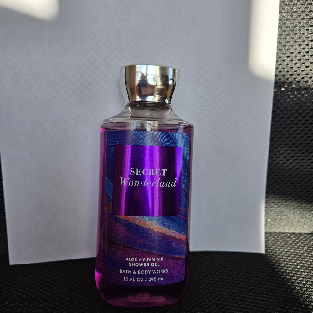 NEW 1 BATH & BODY WORKS SECRET WONDERLAND BODY WASH SHOWER GEL 10 FL OZ